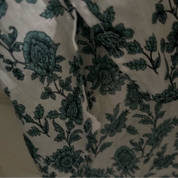 CYNTHIA ROWLEY 100% LINEN FLORAL BLOUSE WITH LONG ROLL TAB SLEEVES - Picture 7 of 11